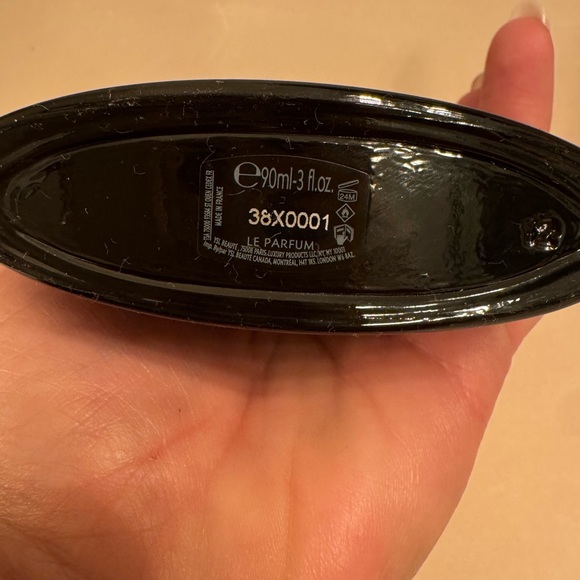 Yves Saint Laurent Black Opium Le Parfum 3.0 oz - Picture 2 of 2